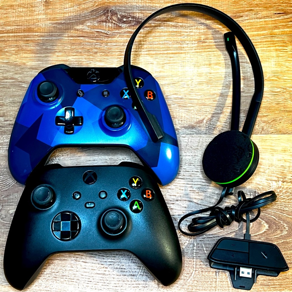 Xbox one controllers with worn wired headset